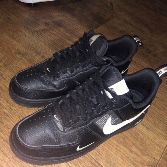 black nike air force 1 utility
